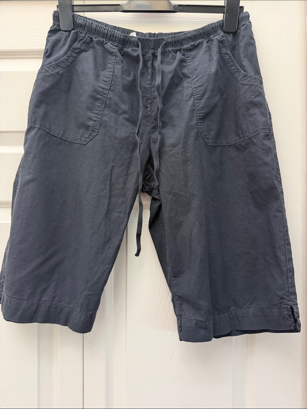 Relaxed-fit Fresh Produce cropped capri utility pants in deep navy